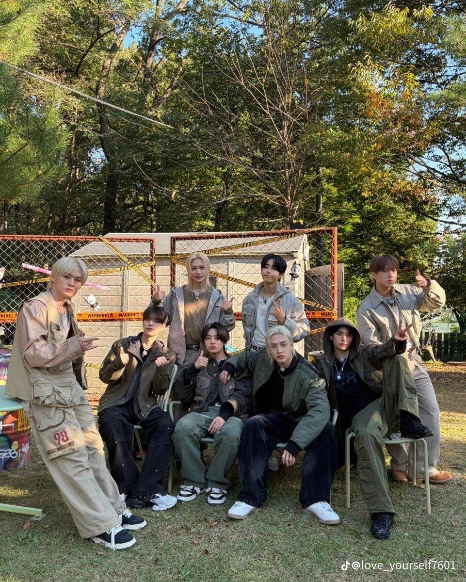 Stray kids  thumbnail