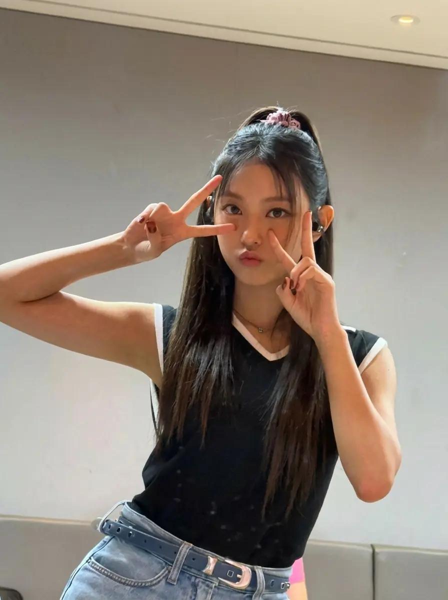 Kitty Kang Haerin thumbnail