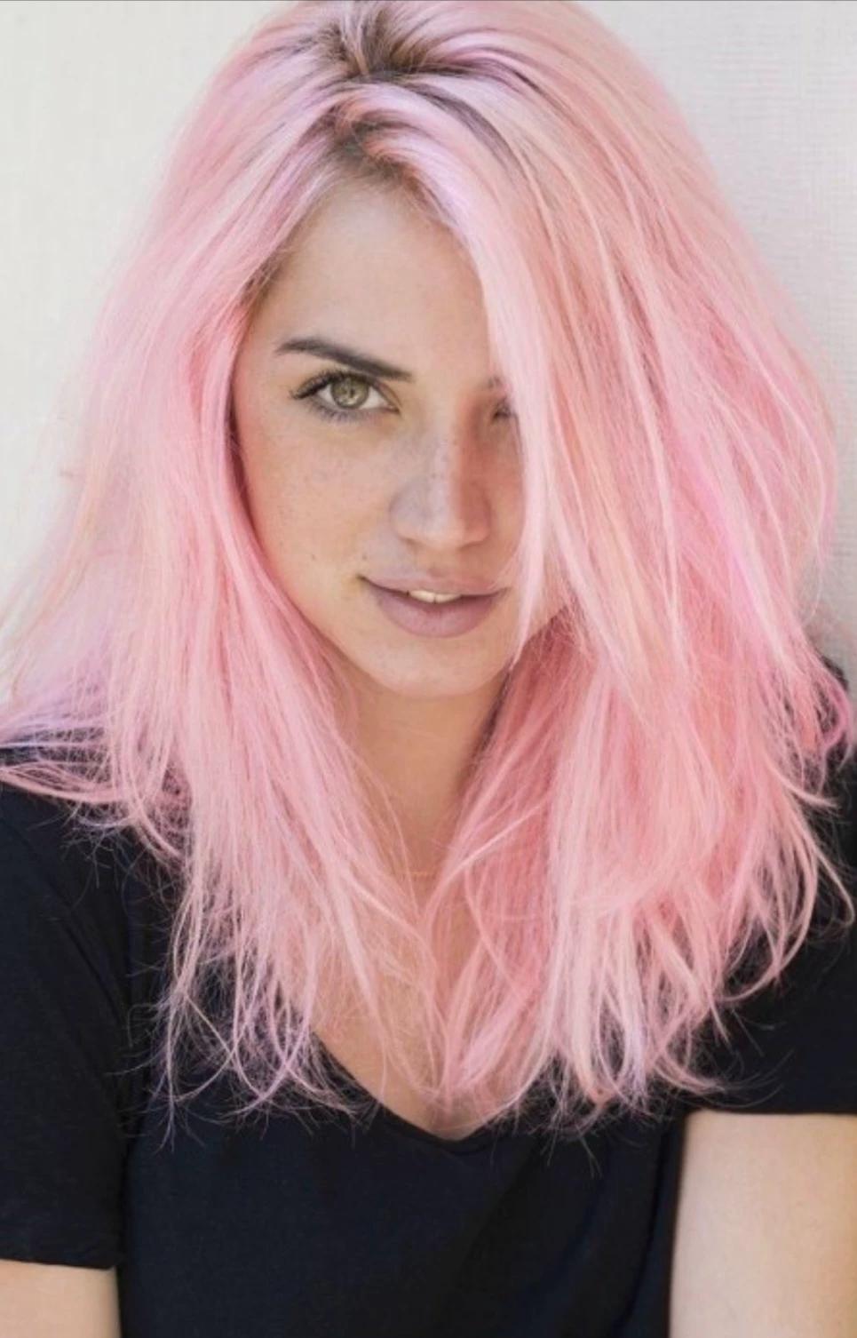 Anna De Armas  thumbnail