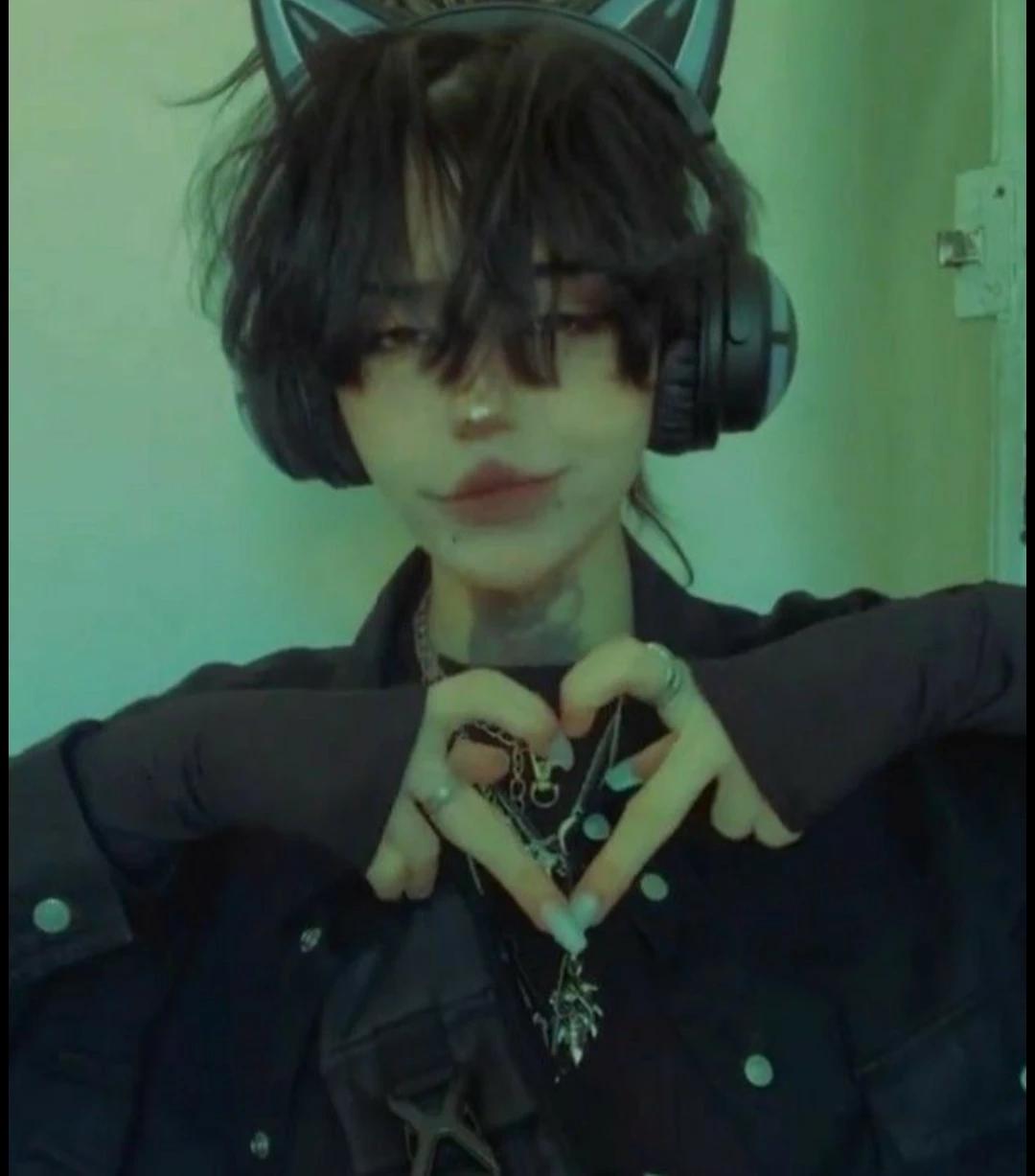 Ashley thumbnail