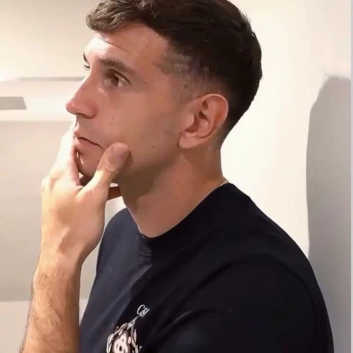 Emiliano 'Dibu' Martínez thumbnail