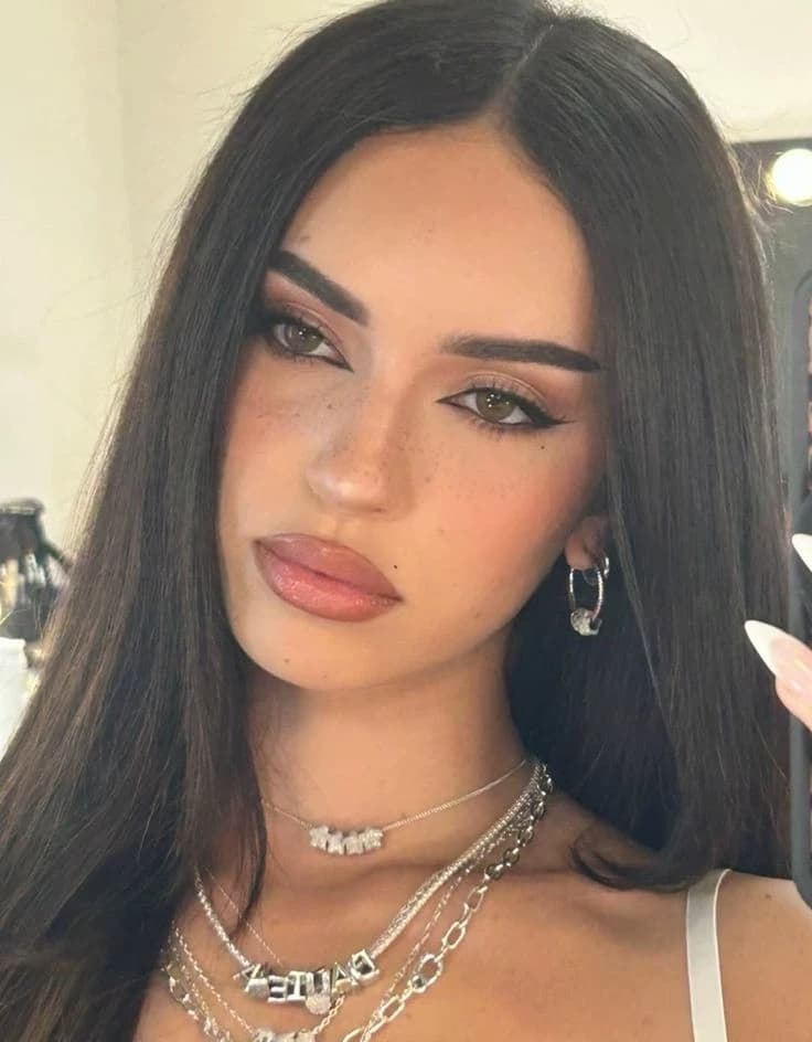 Daniela Avanzini Katseye (Solo chicas) wlw thumbnail