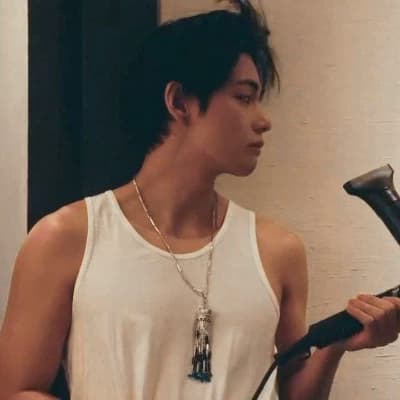Kim Taehyung thumbnail