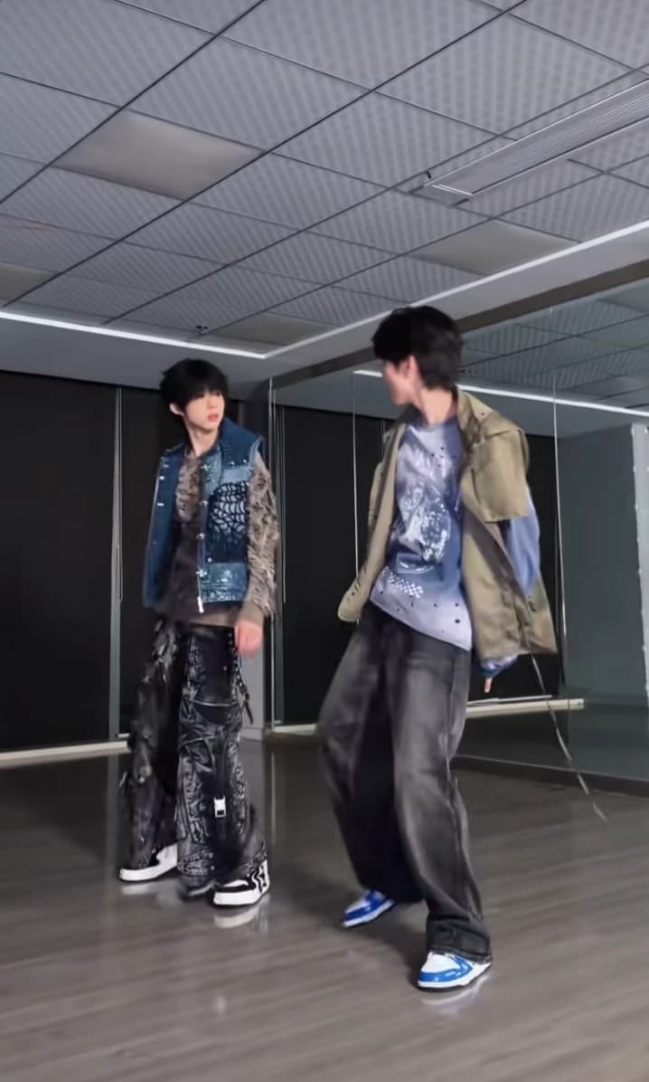 Chen yihenh [BL obsesion with you] thumbnail