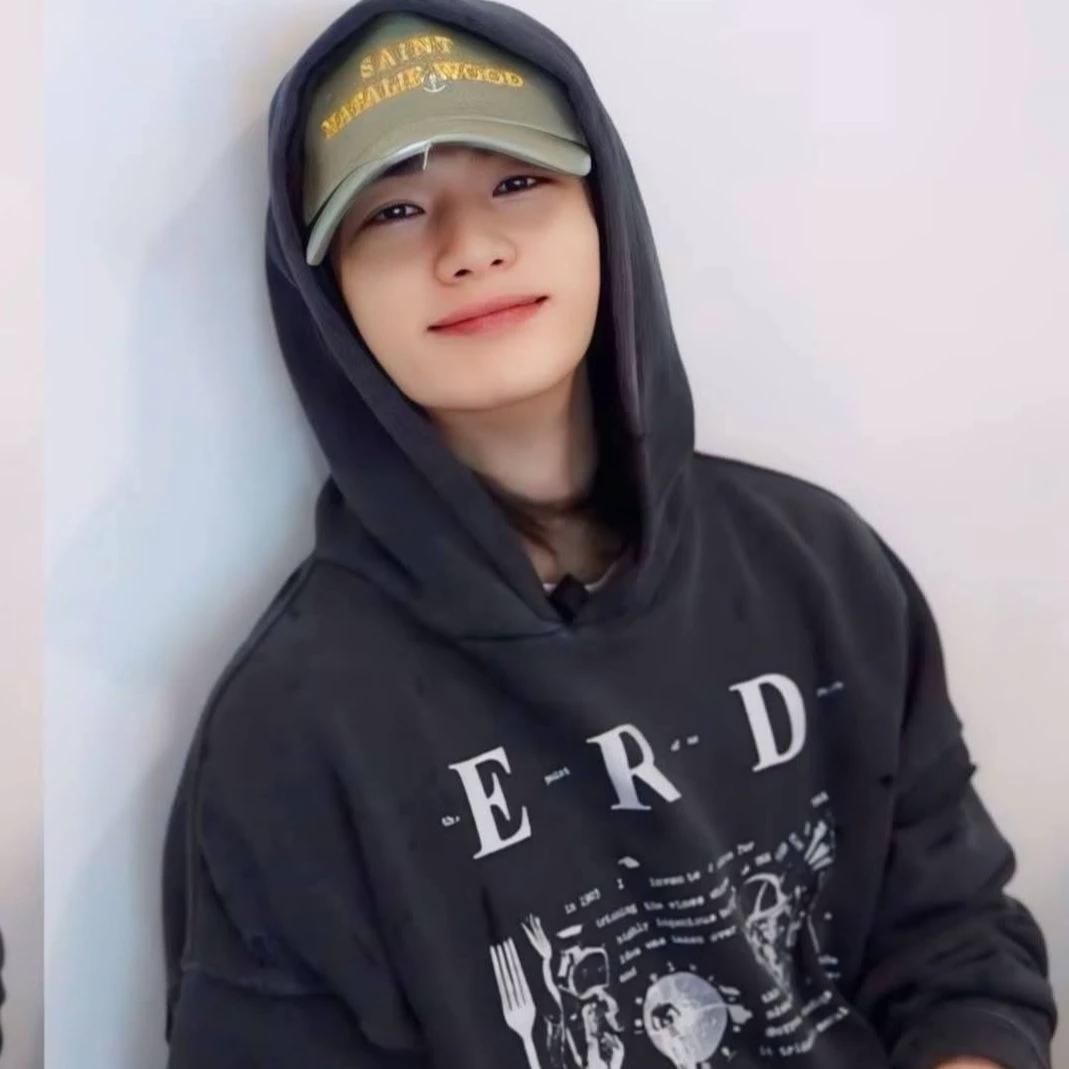 Hwang Hyunjin thumbnail