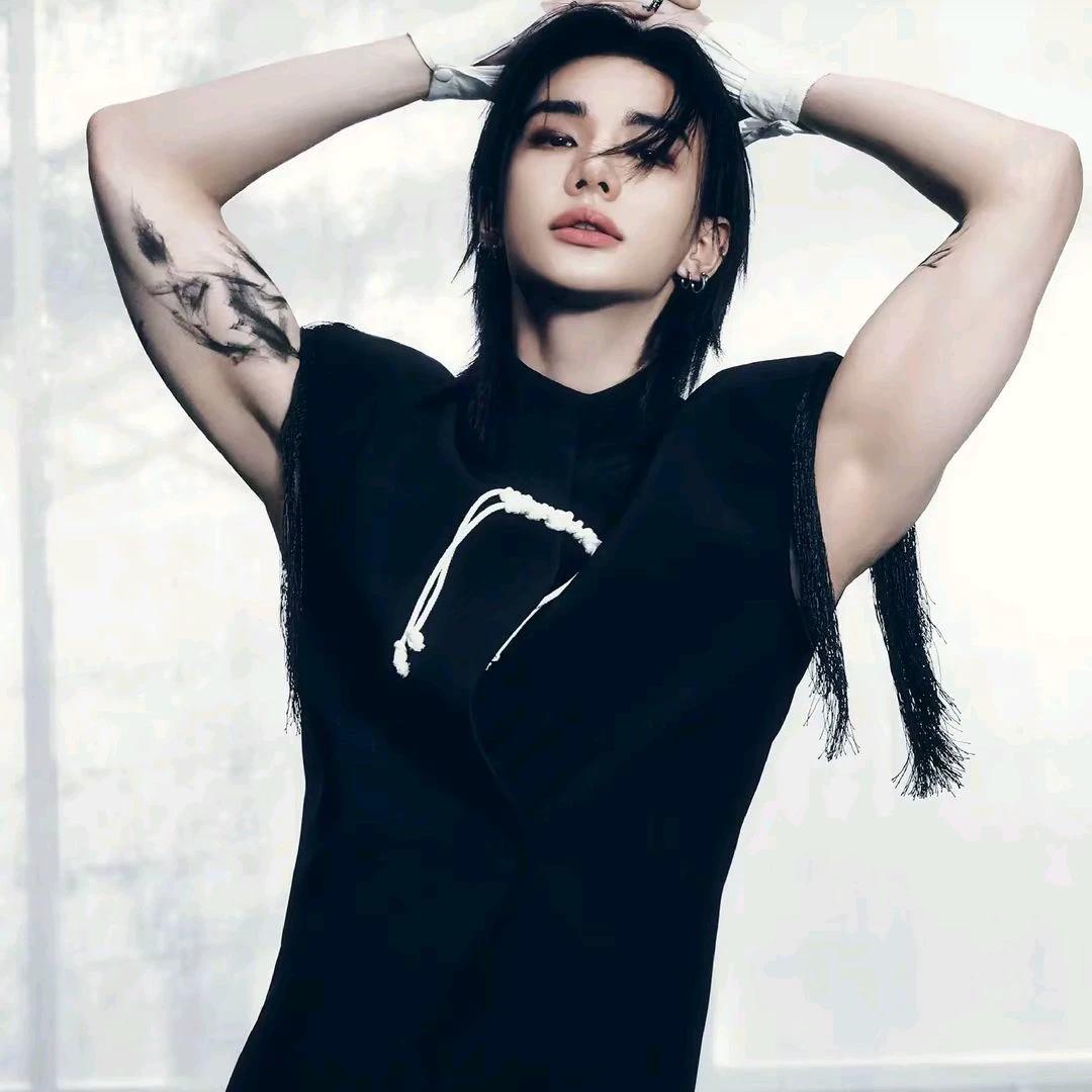 HWANG HYUNJIN thumbnail