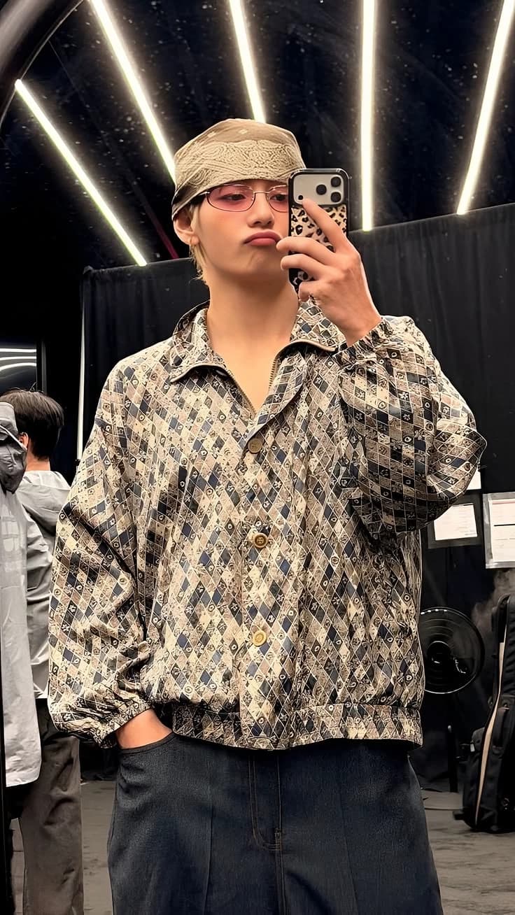 Kim Taehyung (V) thumbnail