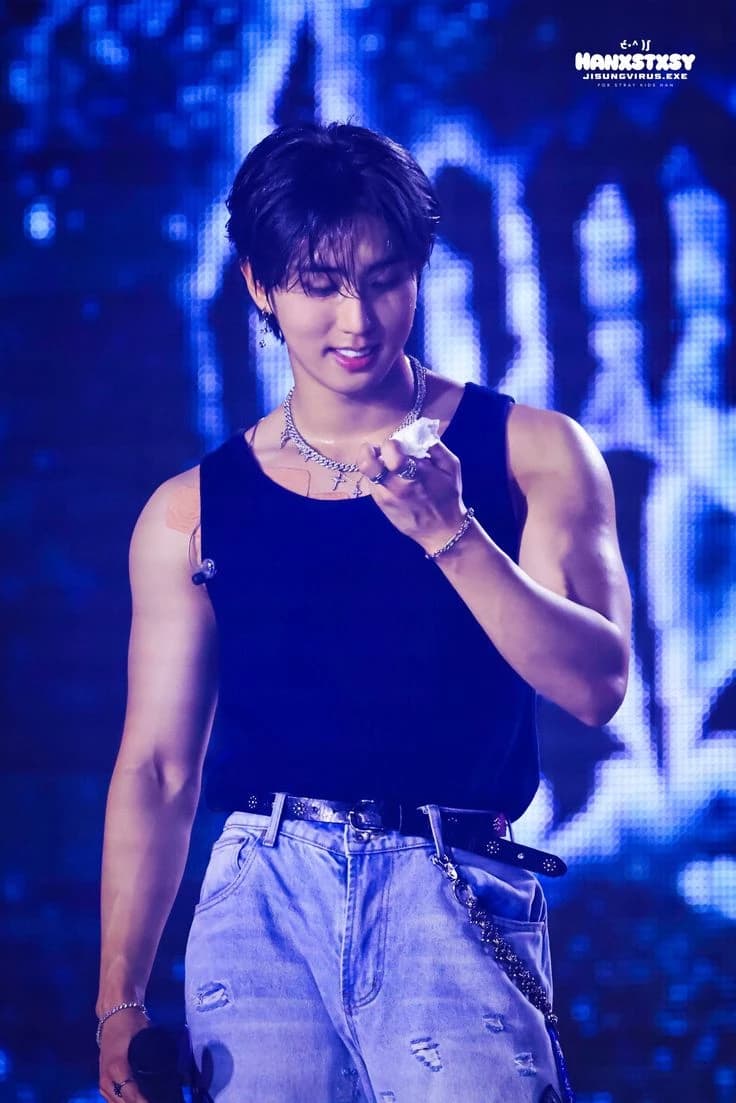 HAN jisung thumbnail