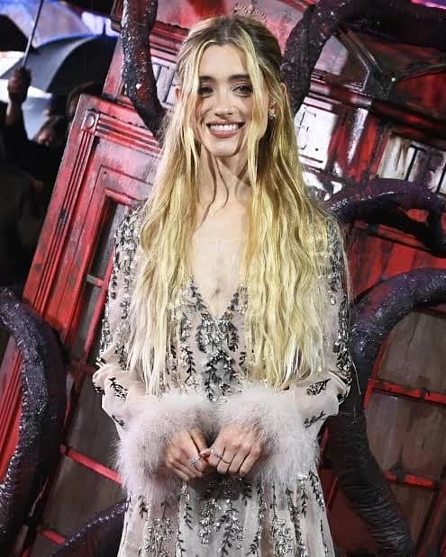Natalia dyer  thumbnail