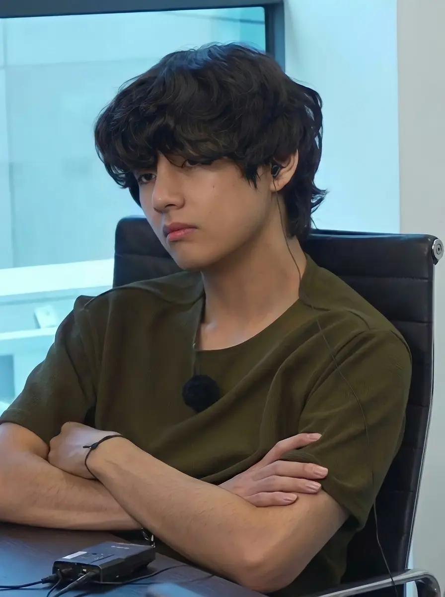 Kim Taehyung thumbnail