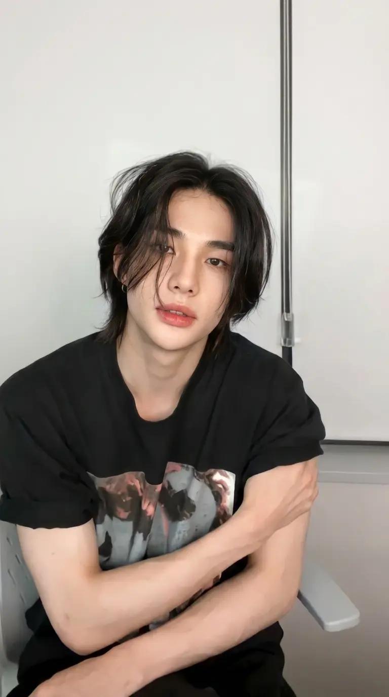 Hyunjin thumbnail