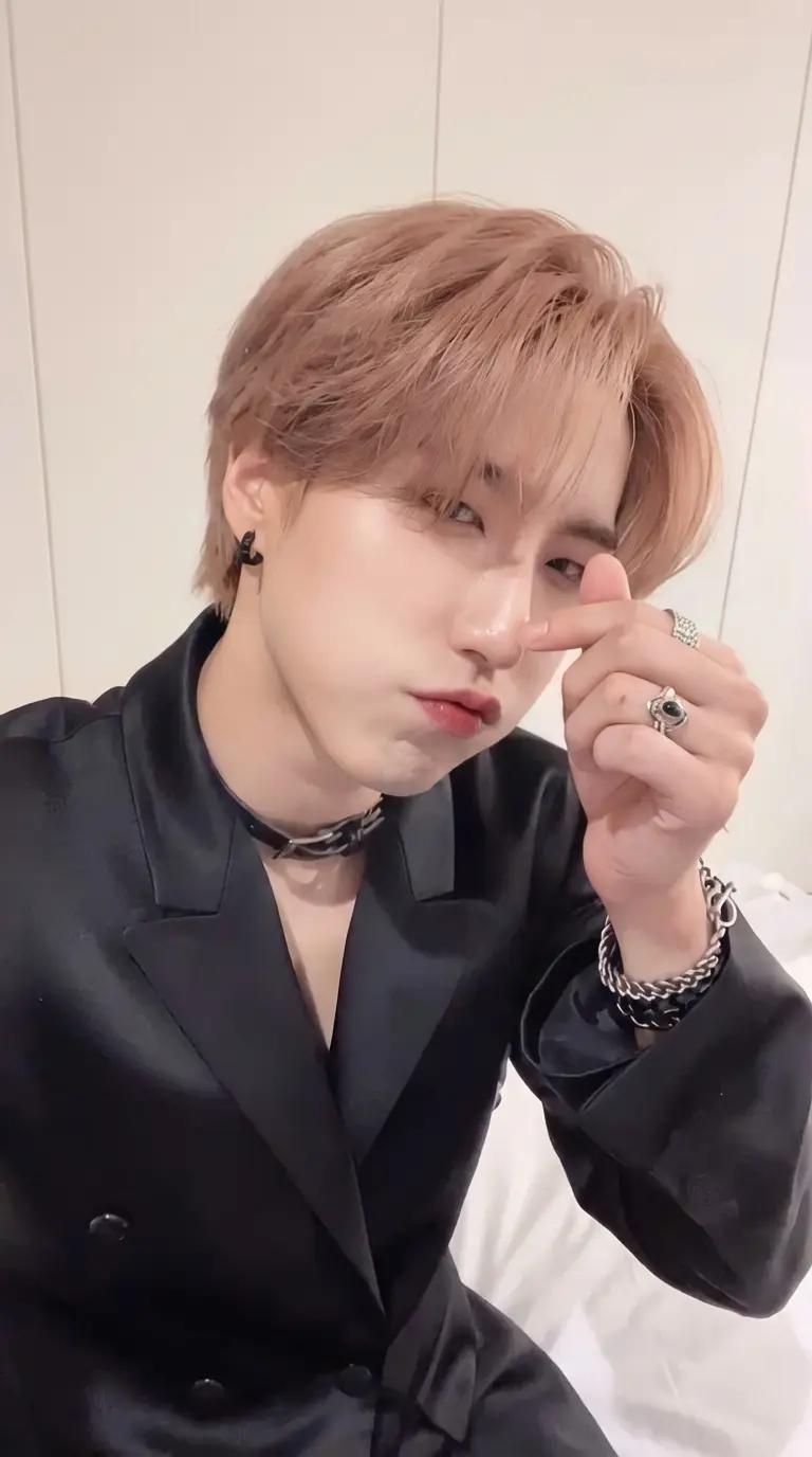 Han Jisung BL thumbnail