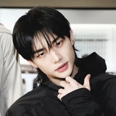 Hwang Hyunjin thumbnail