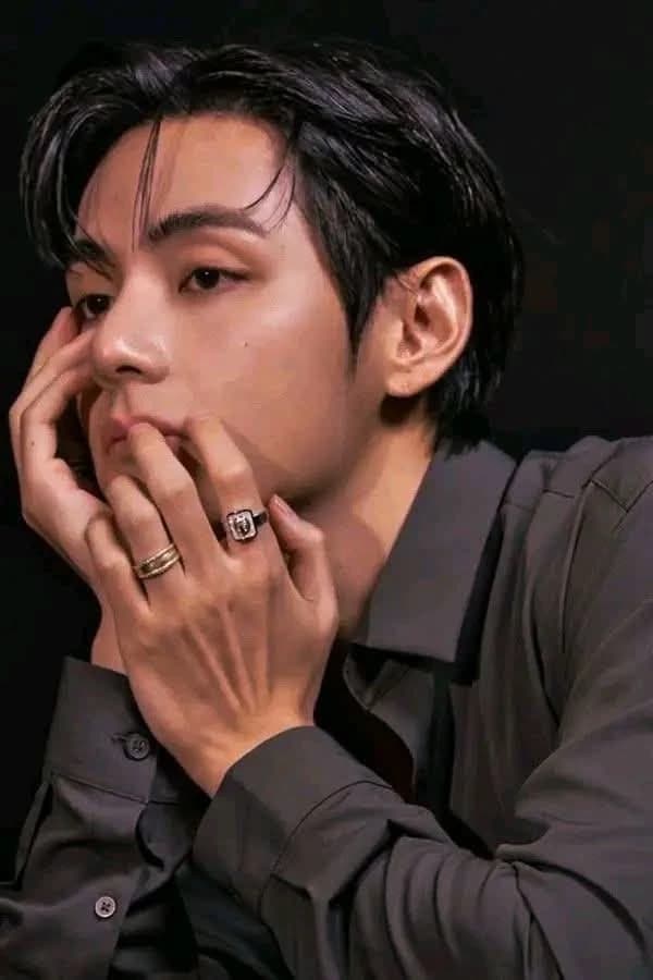 Kim Taehyung thumbnail