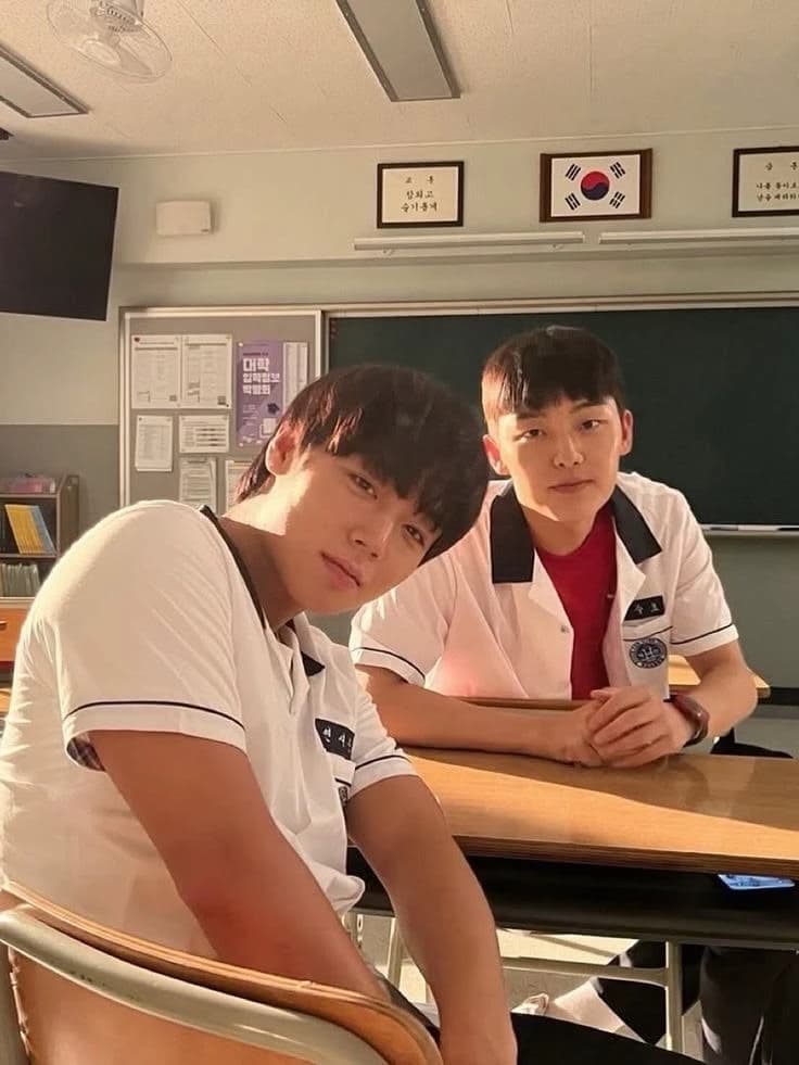 Si-eun and suho thumbnail
