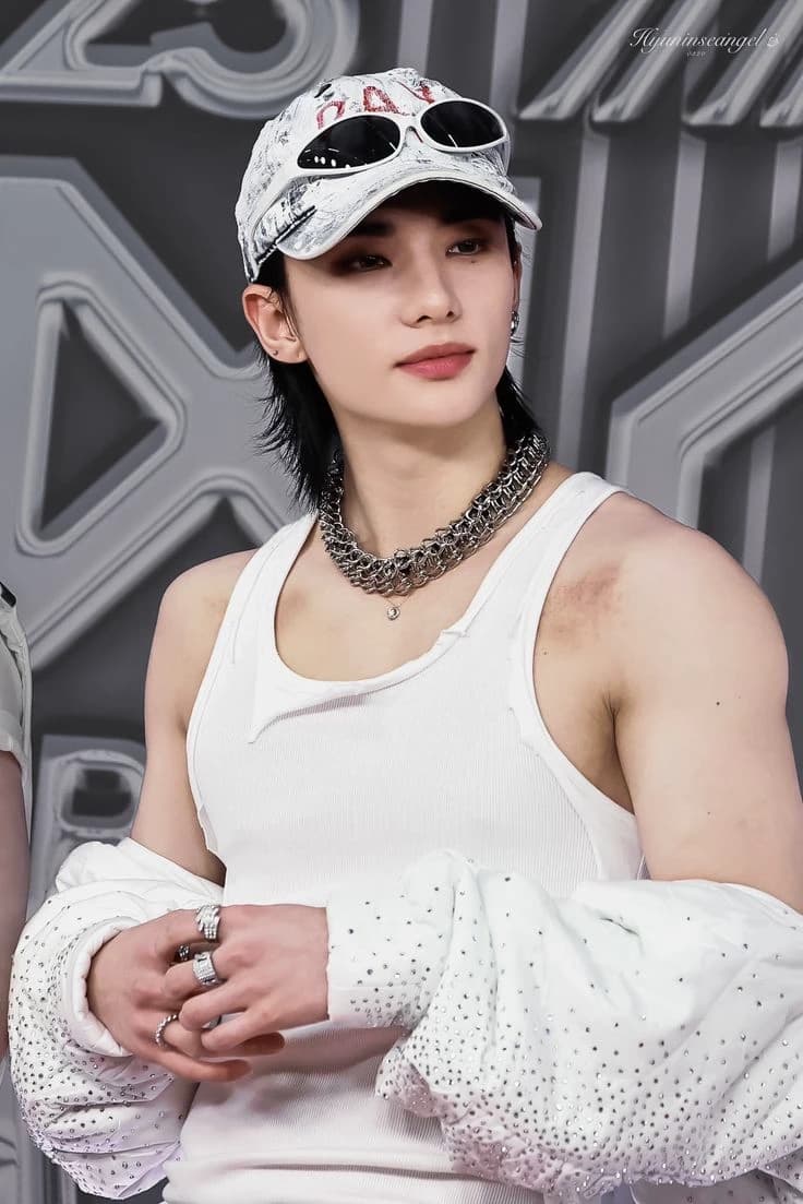 hyunjin thumbnail
