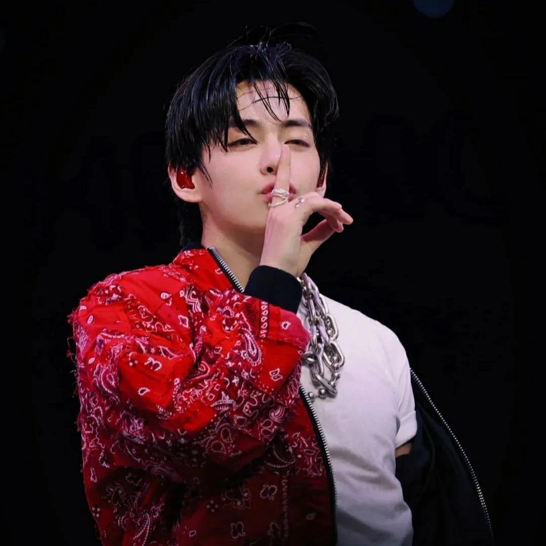 Kim Taehyung thumbnail