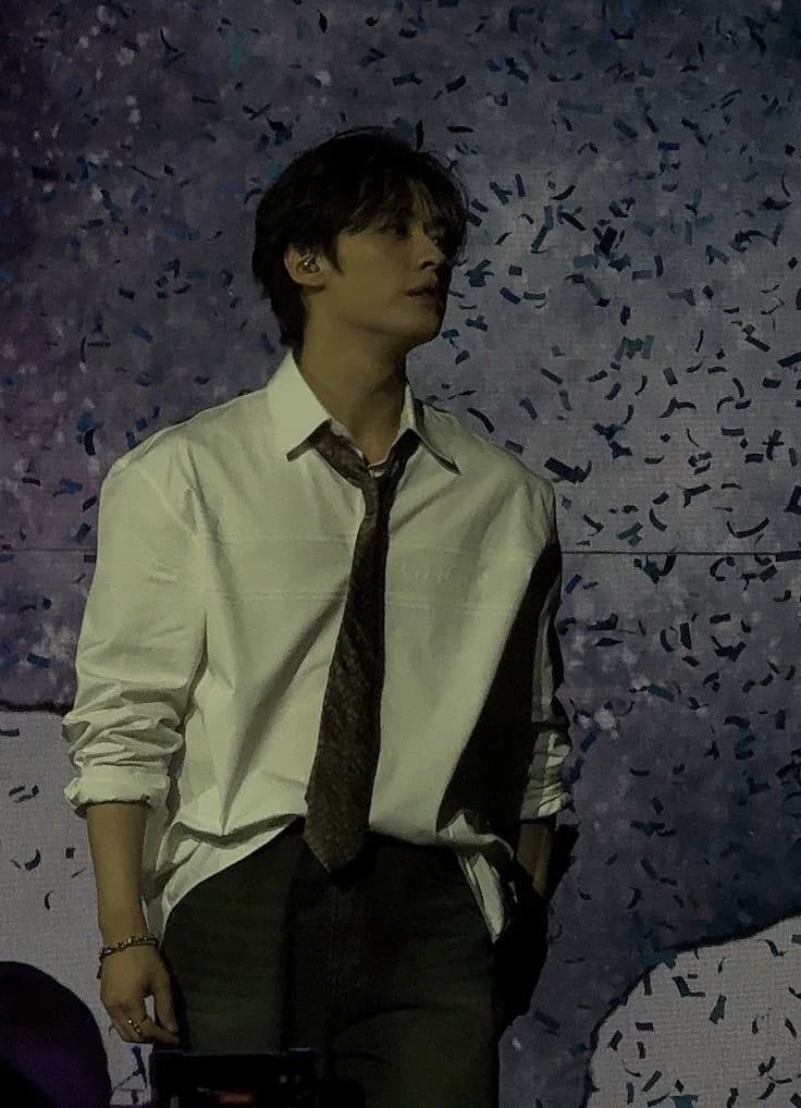Lee Know thumbnail