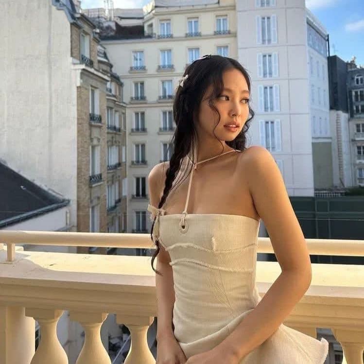 Jennie thumbnail
