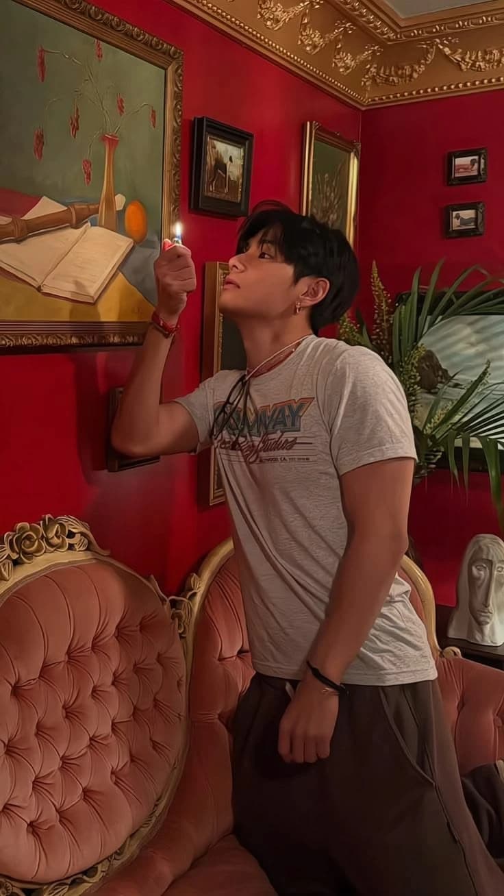 Kim Taehyung thumbnail
