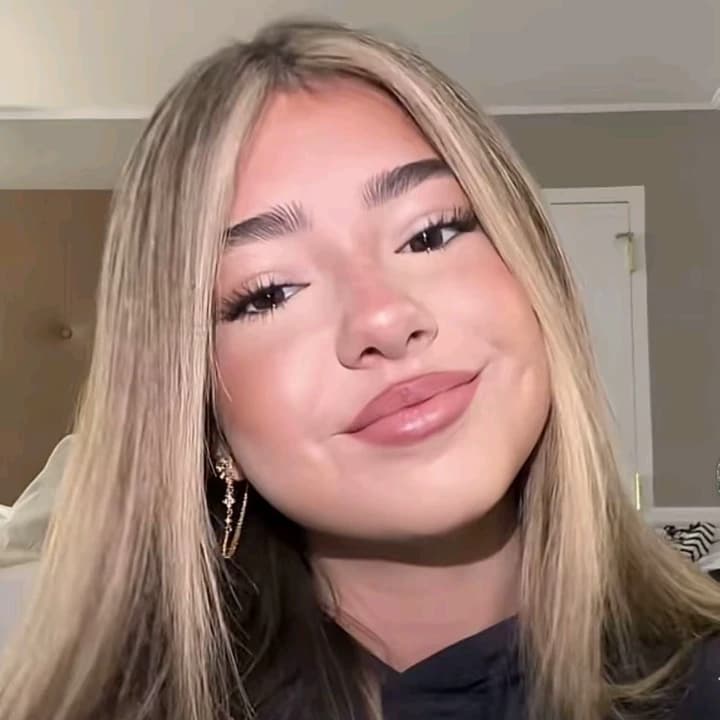 lia thumbnail