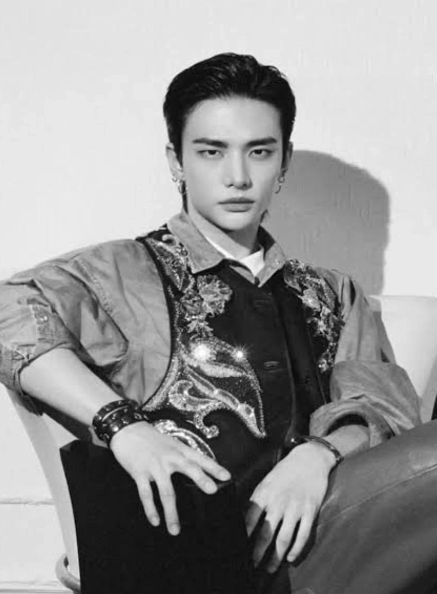 Hwang hyunjin  thumbnail