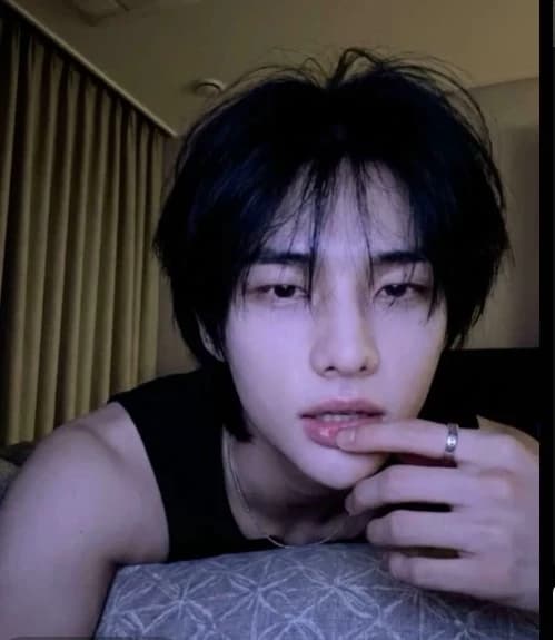 Hwang Hyunjin thumbnail
