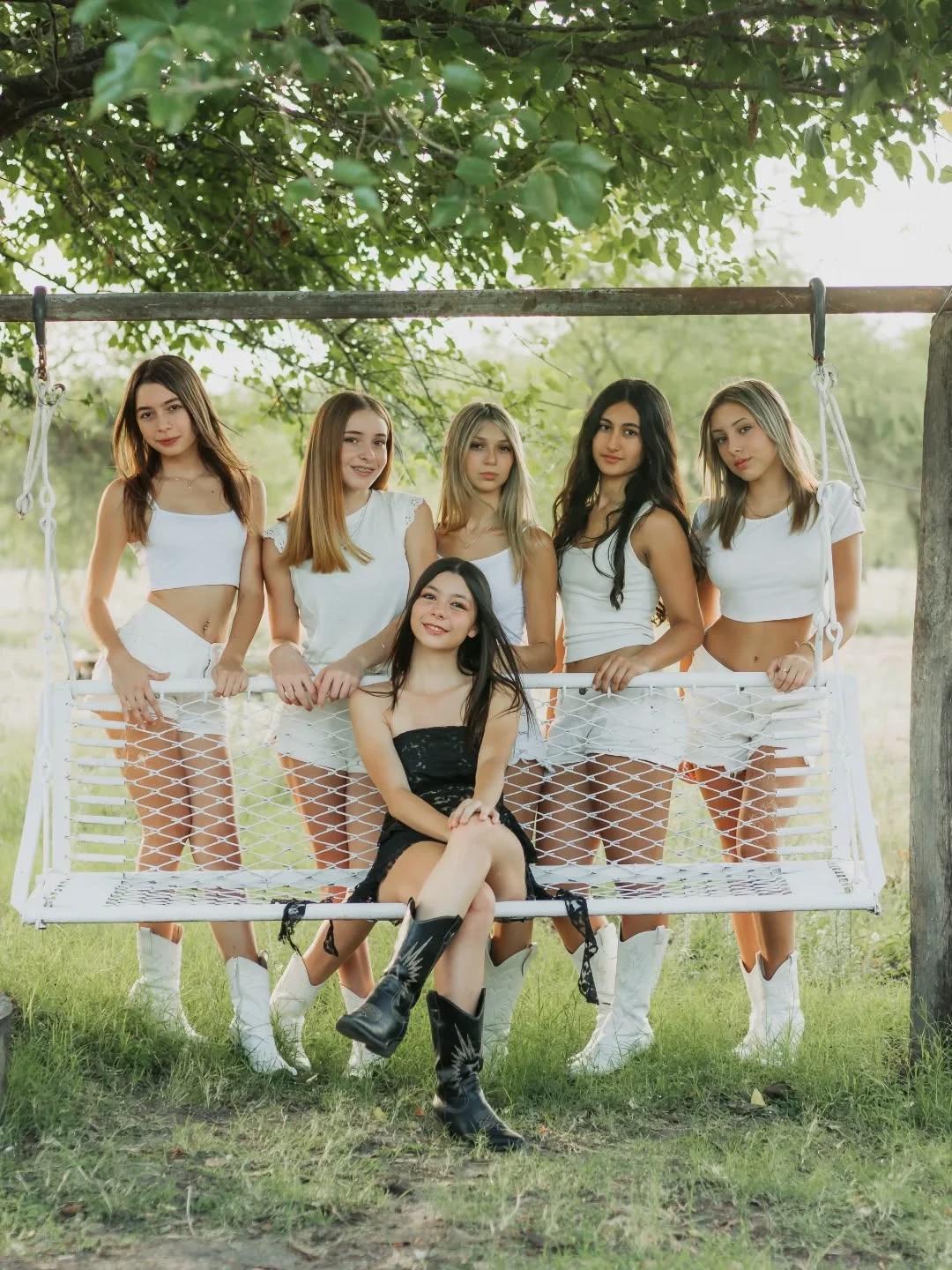 Monserrat - Amelia - Zoé - Florence - Yeni - Luisa  thumbnail