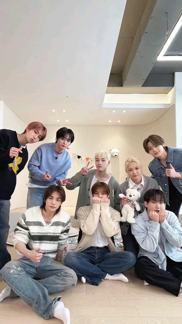 Stray Kids thumbnail