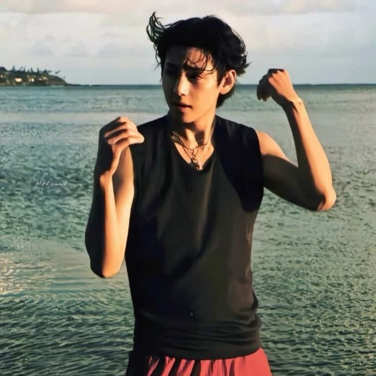 Kim Taehyung (idol) thumbnail