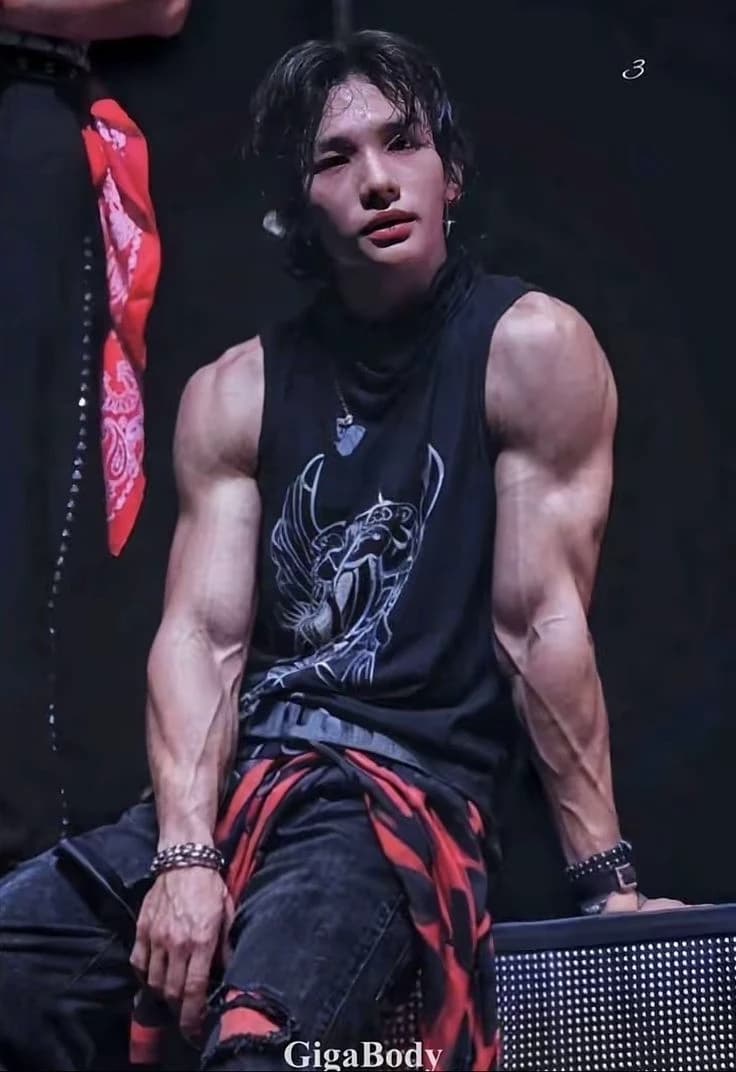 hyunjin thumbnail