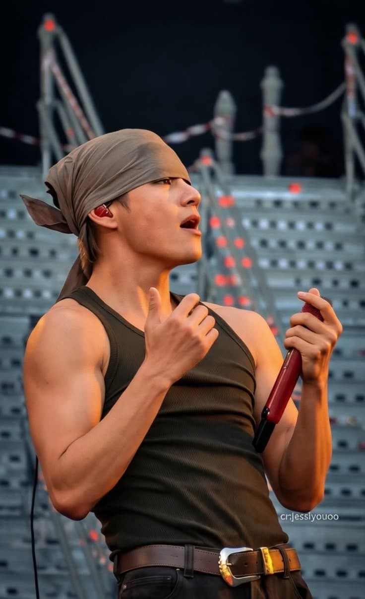 Kim Taehyung thumbnail