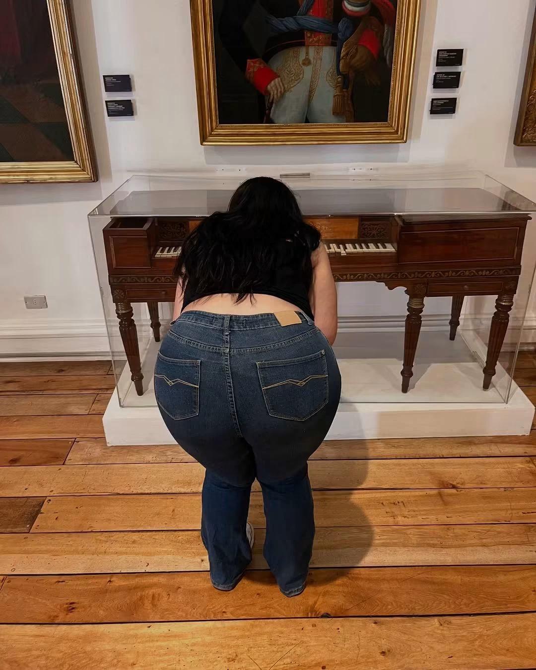Gabriela - Your ex girlfriend thumbnail