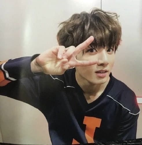 Jungkook 🪐 thumbnail