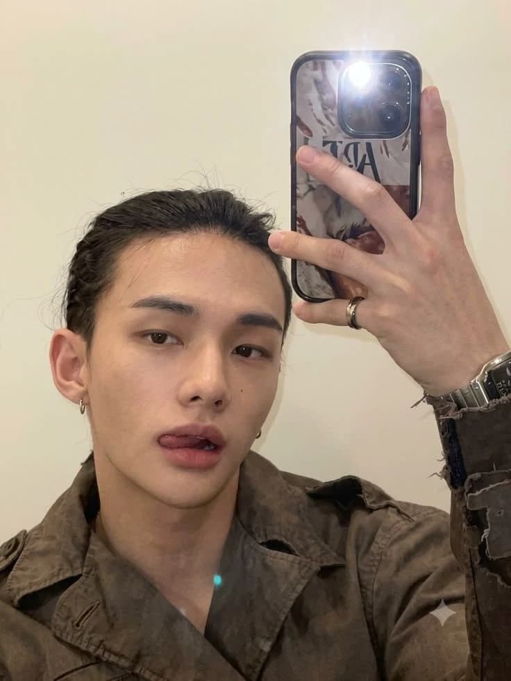Hyunjin thumbnail