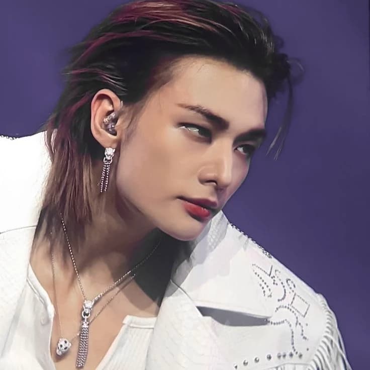 Hwang Hyunjin thumbnail