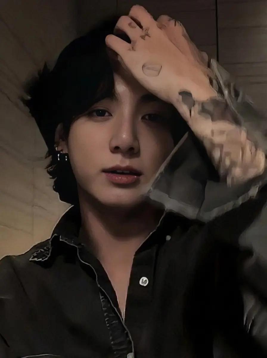 Jungkook Mafia ( Age gap love ) thumbnail
