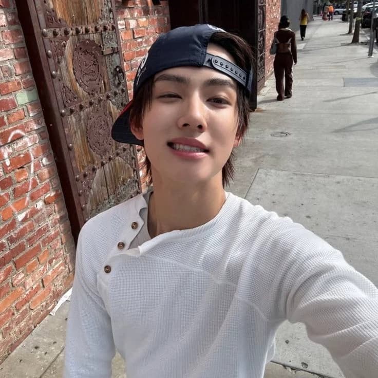 Eom Seonghyeon  thumbnail
