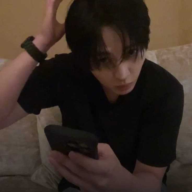 Lee know thumbnail