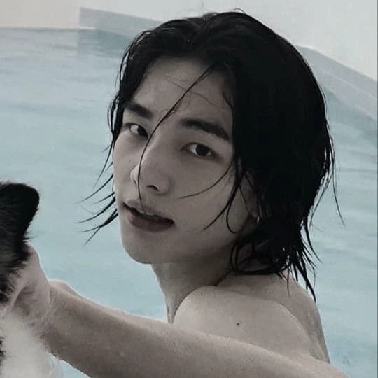 Hwang Hyunjin thumbnail
