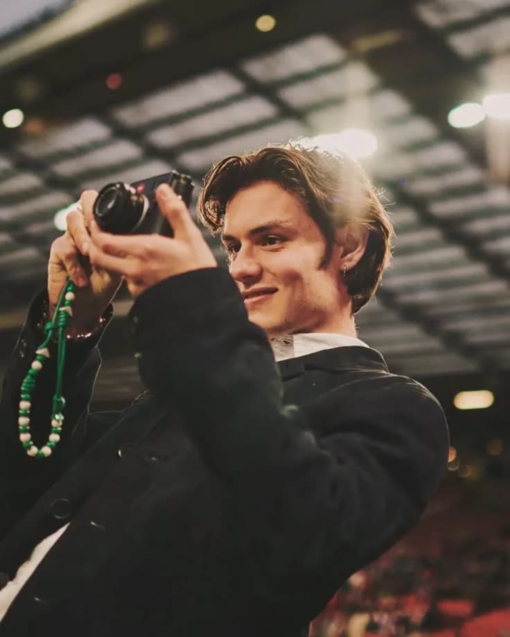 Louis Partridge thumbnail