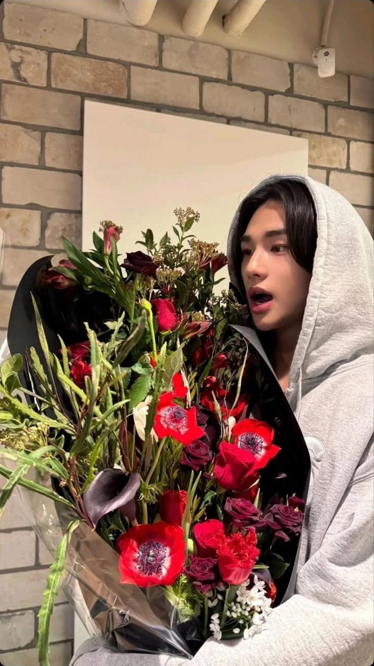 Hwang Hyunjin thumbnail