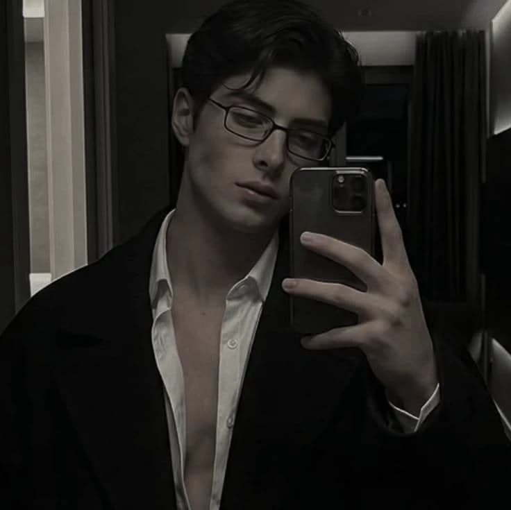 My husband is the most dangerous mafia boss in the world thumbnail