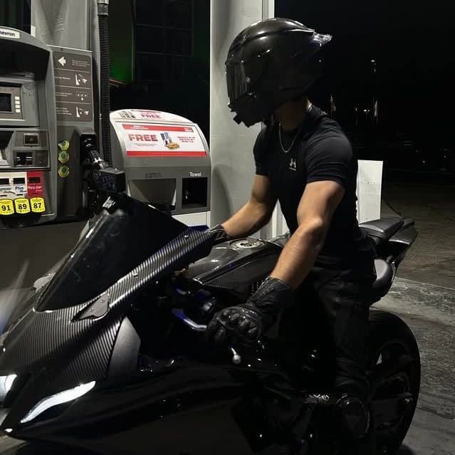 Jax estás en el sofá y jax venía borracho y con unos amigos 🏍️💨., thumbnail
