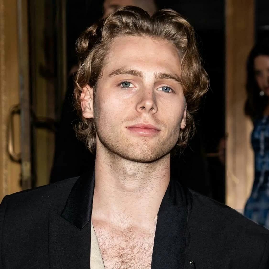 Luke Hemmings thumbnail