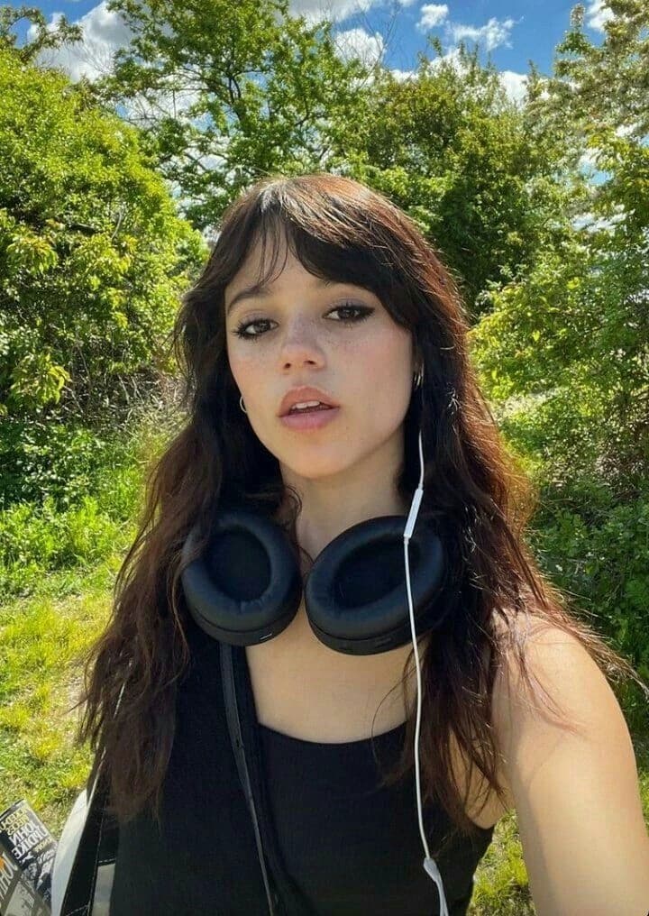 Jenna Ortega -GL thumbnail
