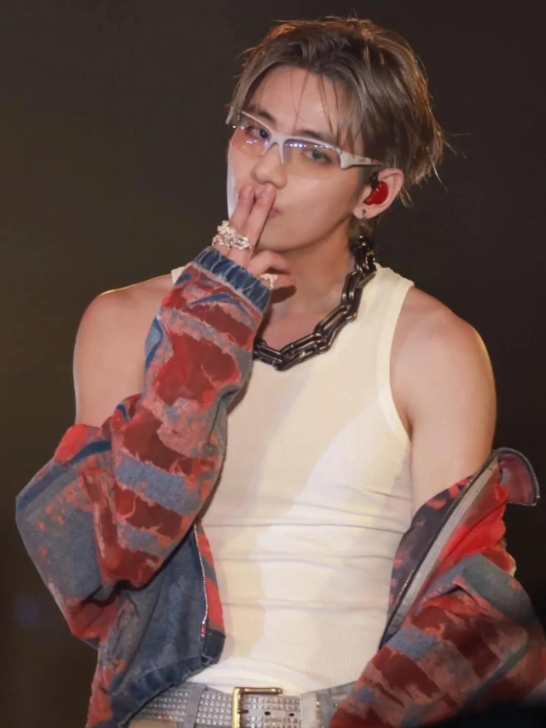 Kim Taehyung  thumbnail
