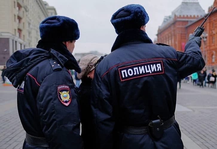 Полицейские и мотоциклист  thumbnail
