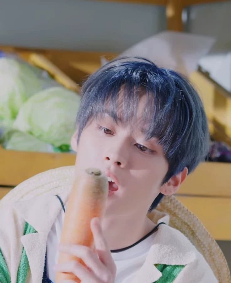 Lee know  thumbnail