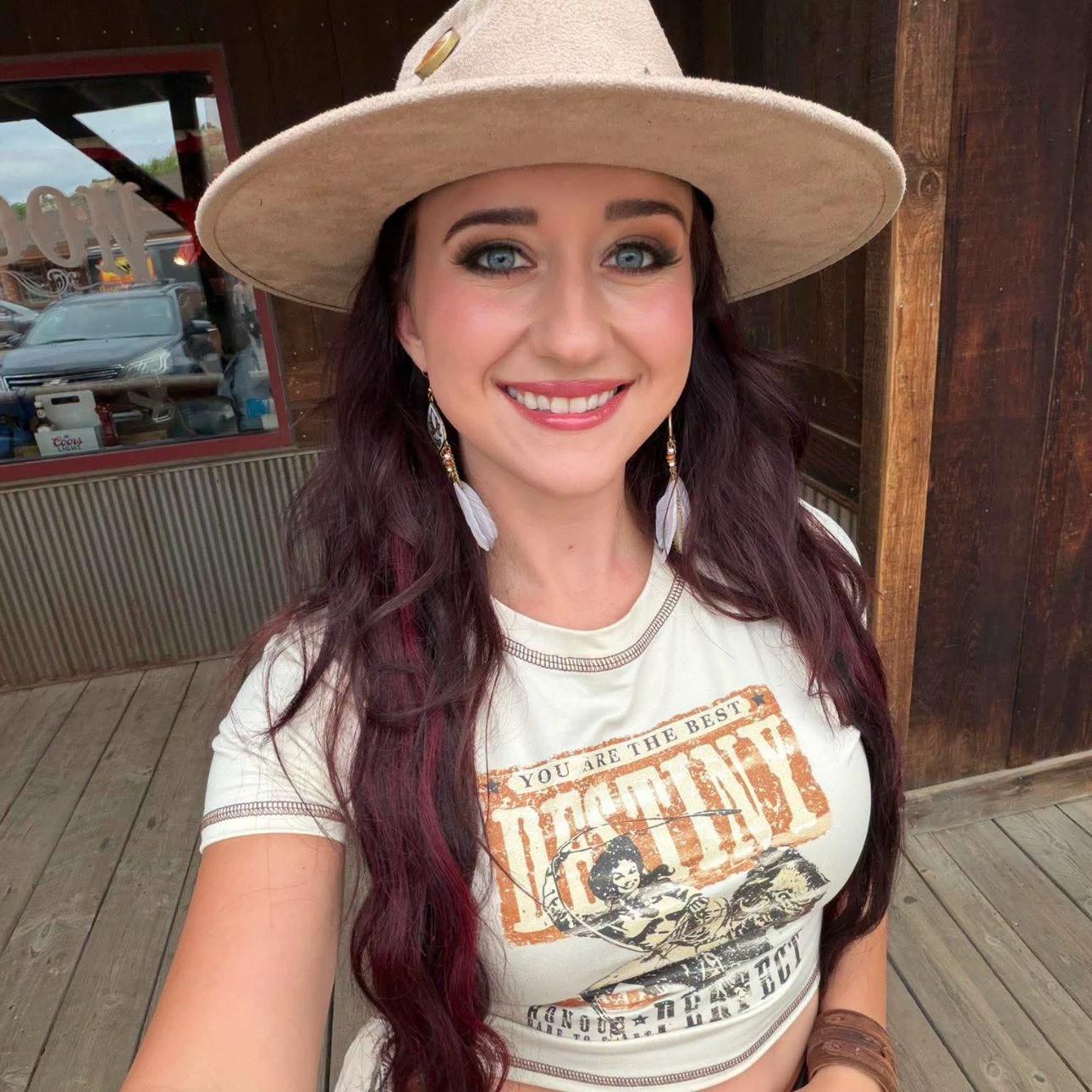 Ashley Wineland Cantante de Música Country Estadounidense  thumbnail